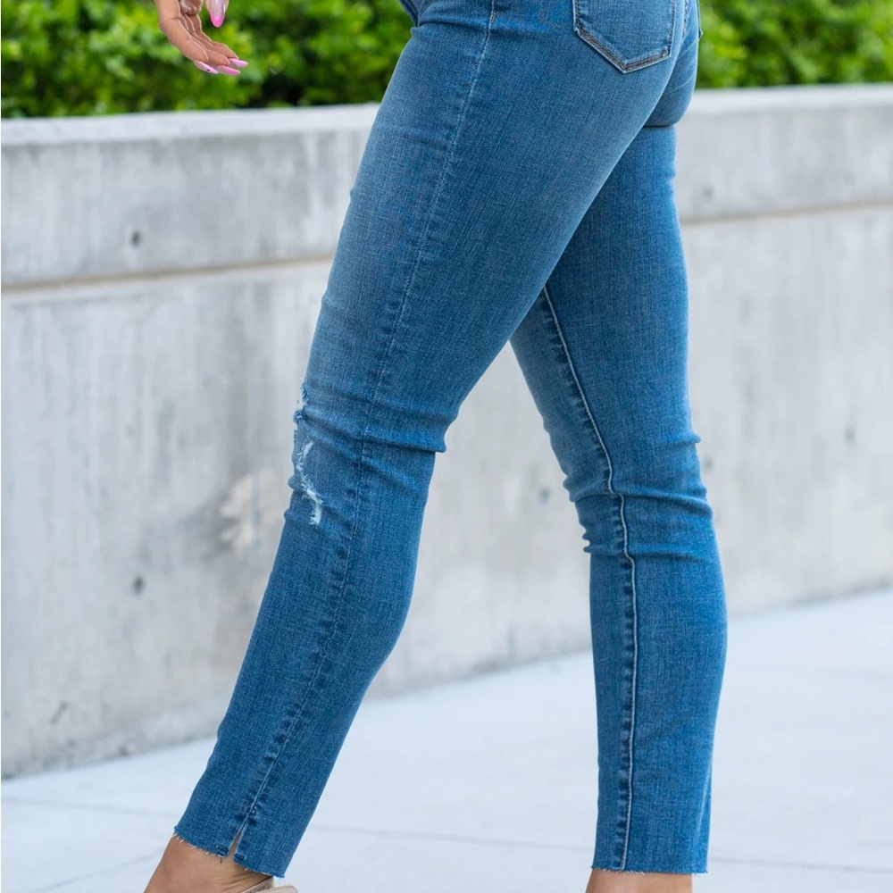 Judy Blues DANDELION EMBROIDERED HIGH RISE SKINNY Jeans - Picture 4 of 16